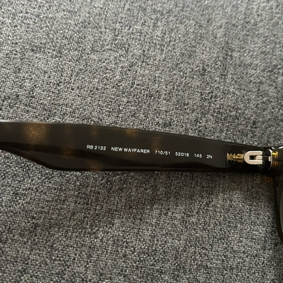 Ray-Ban Wayfarer Classic Sunglasses - Picture 5 of 6